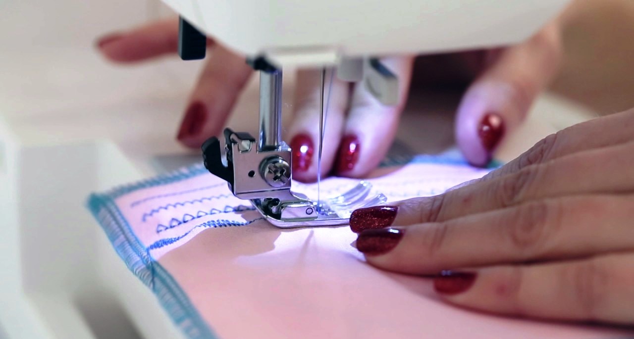 бытовые швейные машины в ташкенте, jack швейные машины в ташкенте цены, Швейная машина Janome, промышленные швейные машины в ташкенте, швейные машинки в узбекистане цены, мини швейная машинка в ташкенте, промышленная машина зигзаг купить в ташкенте, швейные машинки производственные product-janome-quality-fashion-7900-back.jpg